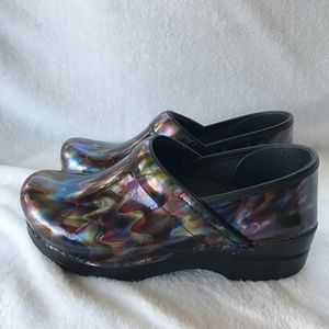 BNWOT Dansko | Multi Ripple Patent Leather Clog